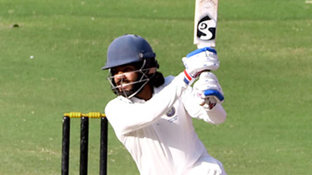 Ranji Ödülü | Haydarabad, Chhattisgarh üzerindeki baskıyı artırırken Pragnay tonla vuruyor