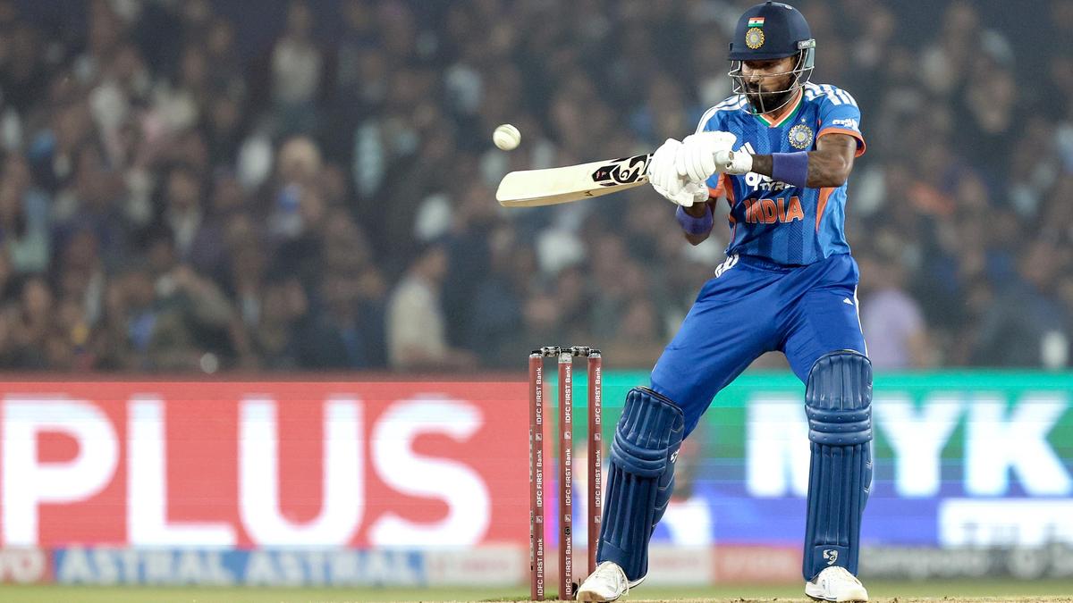 Hardik — pemain kriket three-in-one yang lebih sering melakukan pukulan