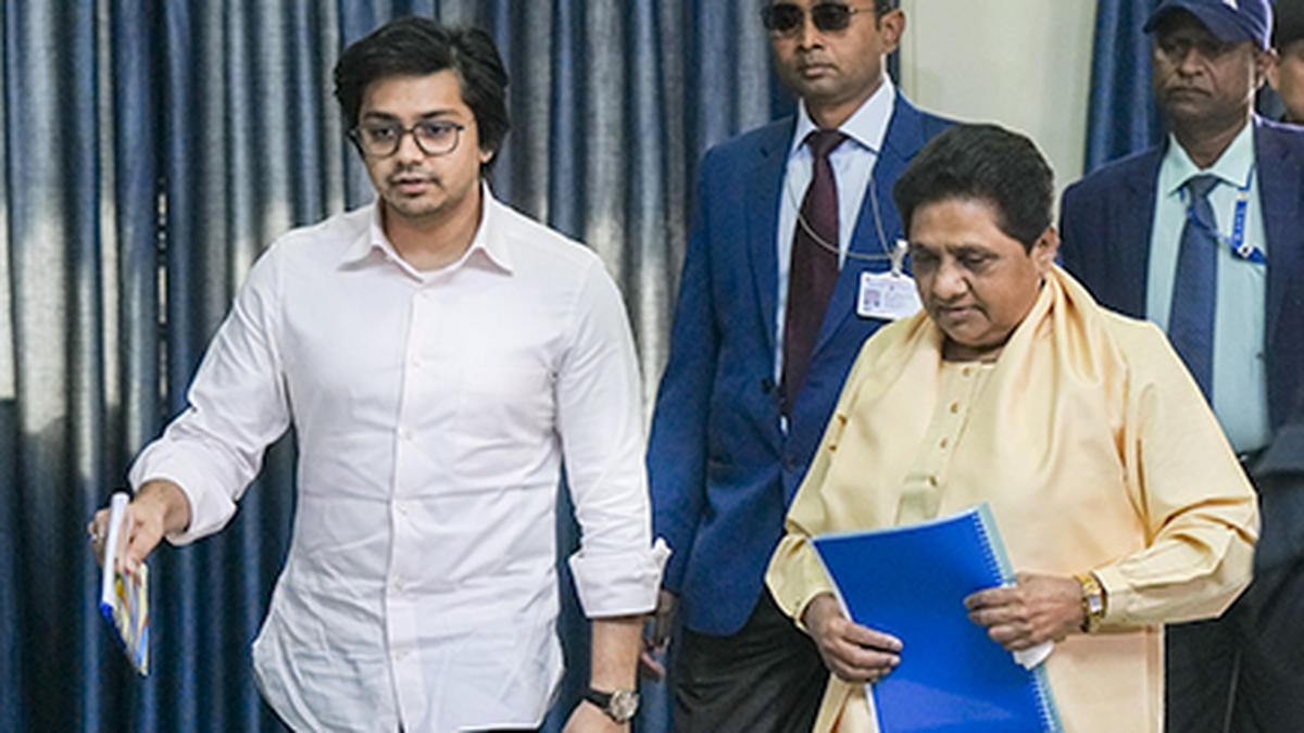 https://th-i.thgim.com/public/incoming/w18pbg/article69991965.ece/alternates/LANDSCAPE_1200/IMG_Mayawati_chairs_BSP__5_1_SKCP5OPC.jpg