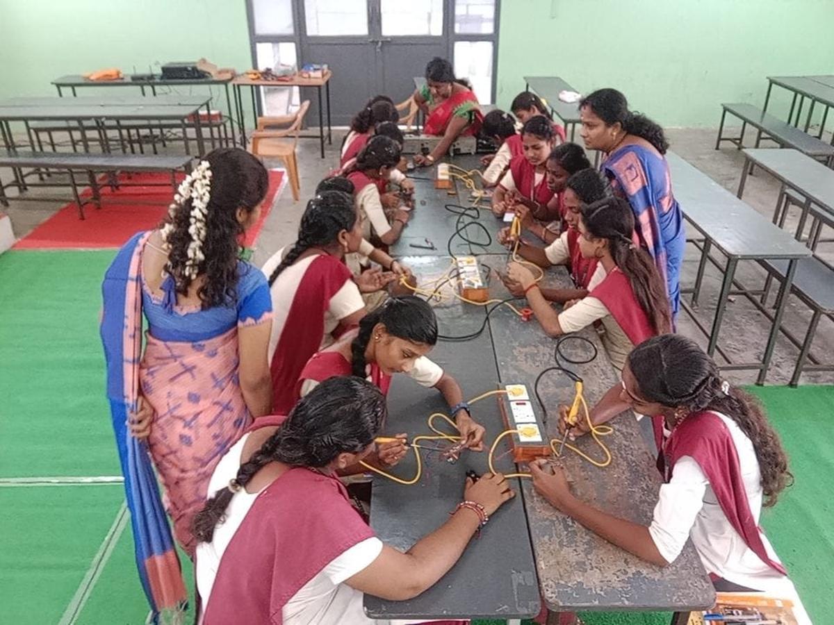 Students at the digital integrated circuits workshop organised by Department of Instrumentation and Control Engineering of Karaikalmedu Government Women’s Polytechnic College.