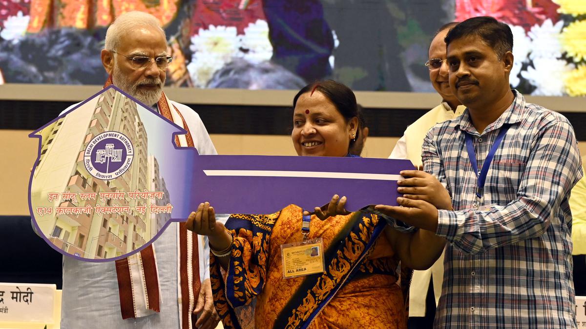 Prime Minister hands over keys of 3,000 flats in Kalkaji to slum dwellers