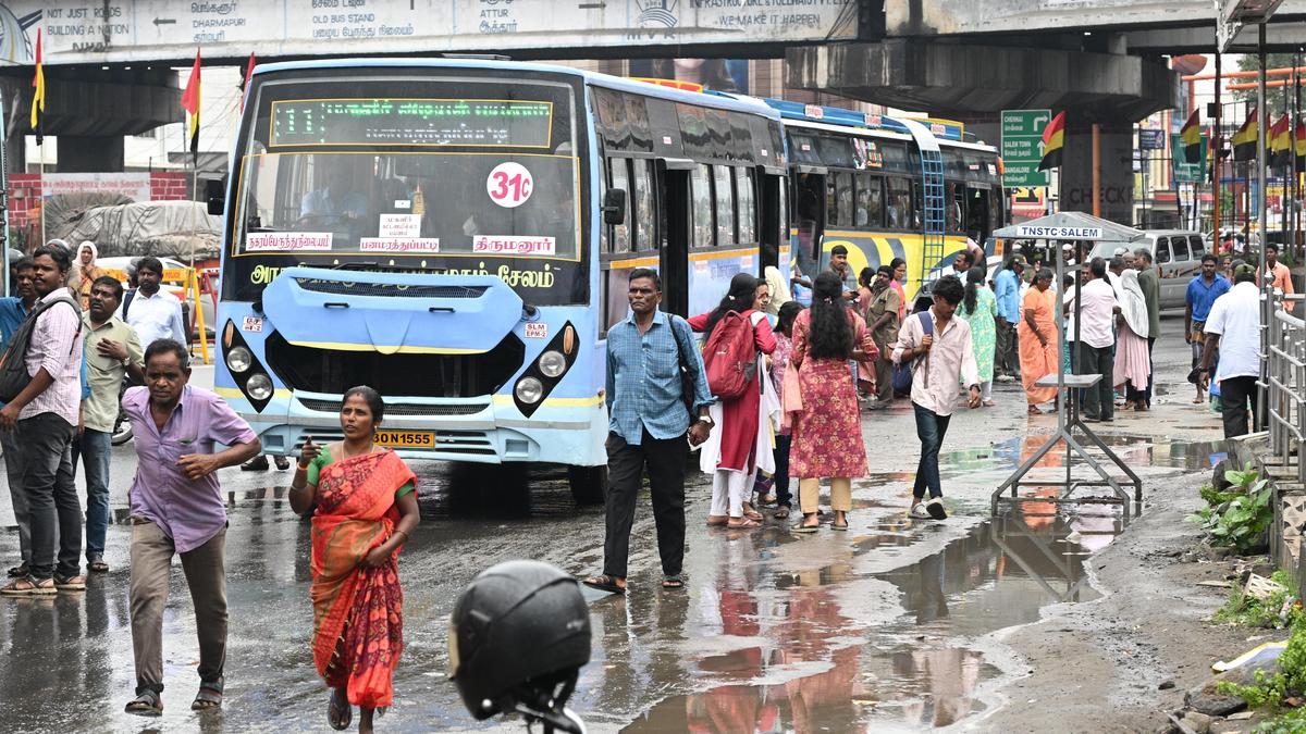 Passengers demand toilet and bus shelter at Seelanaickenpatti bypass junction in Salem