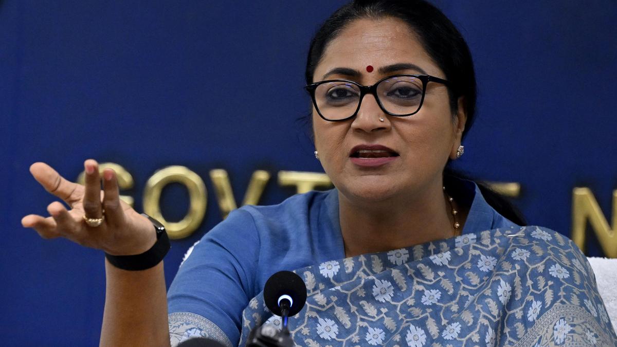 Implement schemes on time or prepare for budget cuts: CM to deputy heads