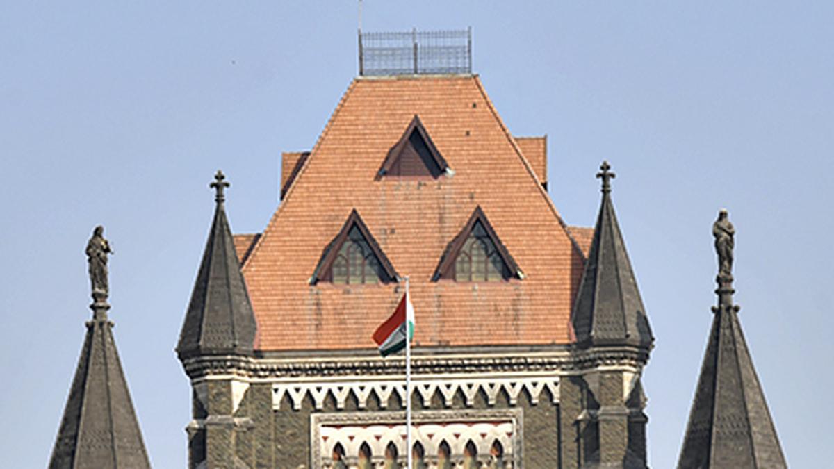 HC pulls up State govt. and political parties over illegal hoardings across Maharashtra