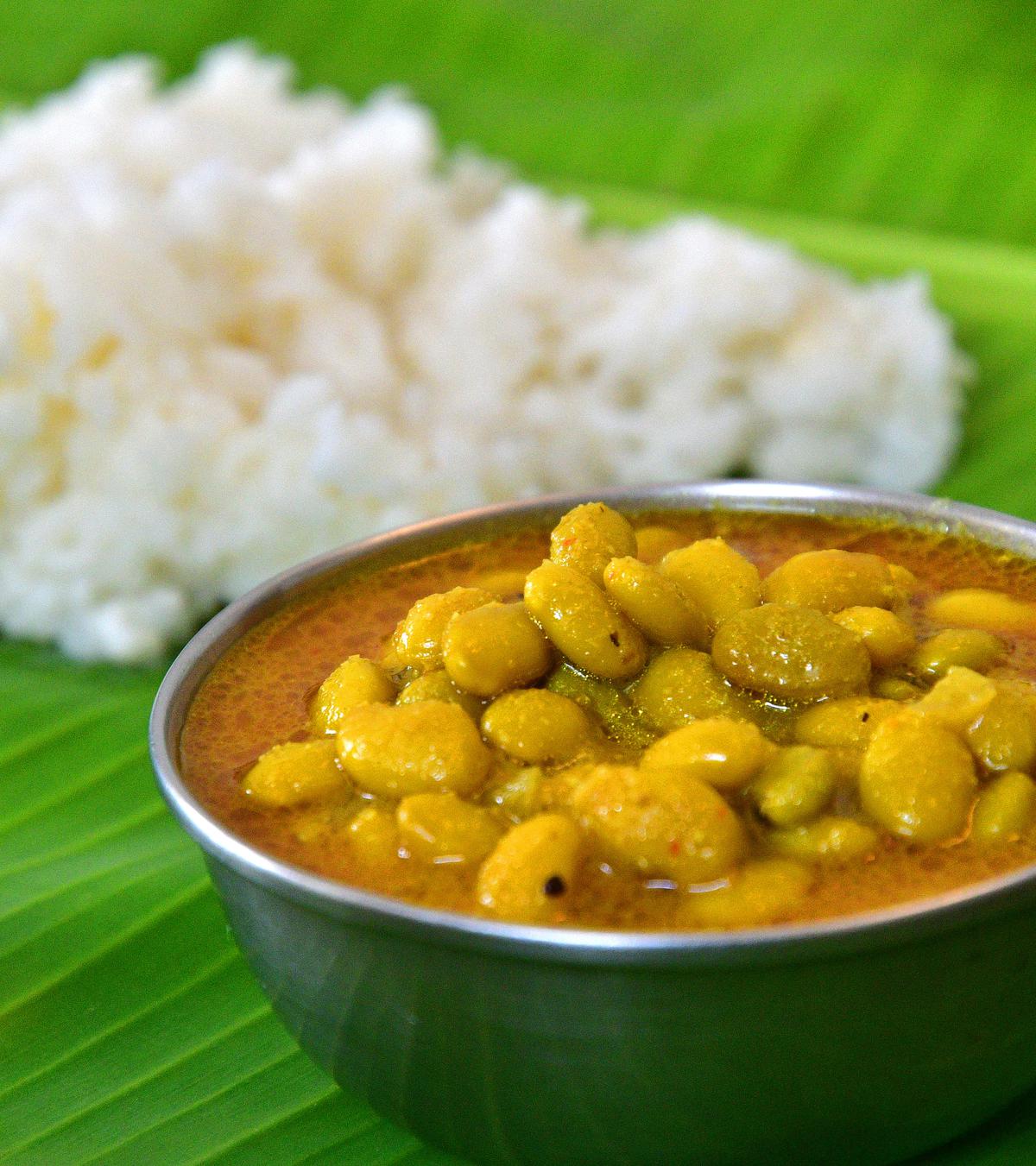 Coimbatore Tamil Nadu 13/01/2023: (for MetroPlus) Mochai kuzhambu, a curry made of pachai mochai or Hyacinth beans, is a popular dish made during Pongal in Tamil Nadu.  Photo: Periasamy M/ The Hindu.