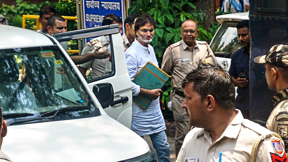 Life convict Yasin Malik comes to Supreme Court to argue his case; shocks court, Centre