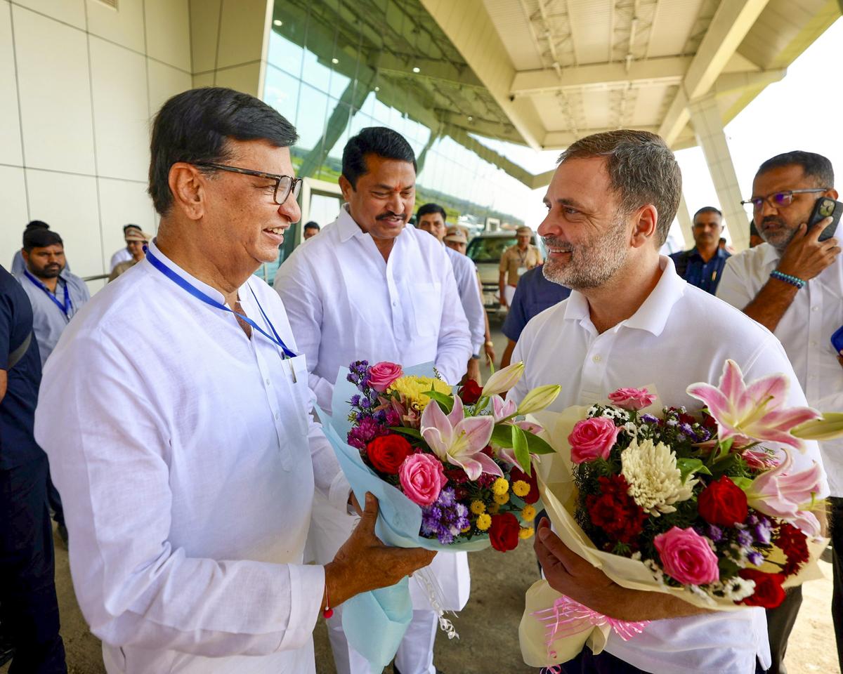 Leader of Opposition Rahul Gandhi being received by Maharashtra Congress leaders on his arrival at the Kolhapur Airport, Maharashtra