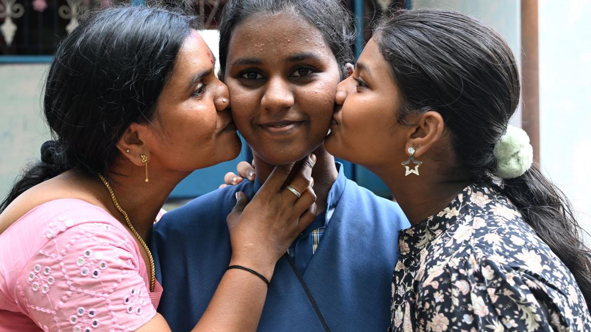 Dalit girl from Kamuthi scores top marks in Class X State board exams