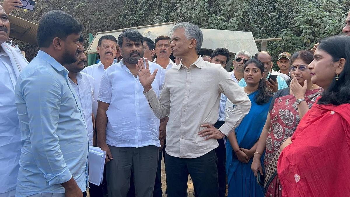 When an official pointed out that the delay in completing the work was due to delay in acquiring a portion of land, the Minister wanted to know why there had been no progress with regard to the land already handed over to NHAI. 