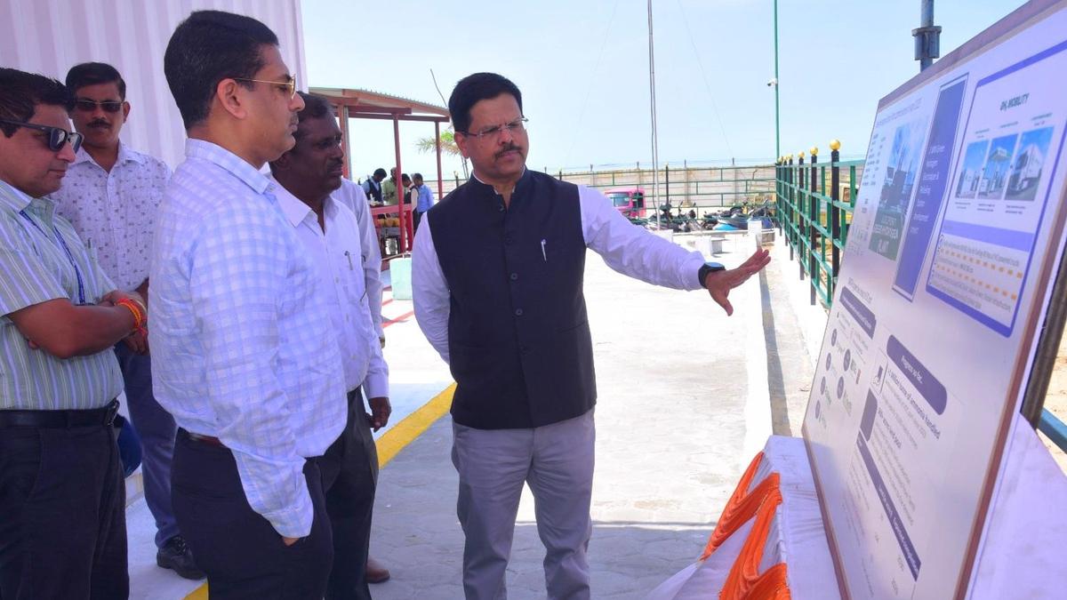 MNRE Secretary reviews green energy initiatives at VOC Port