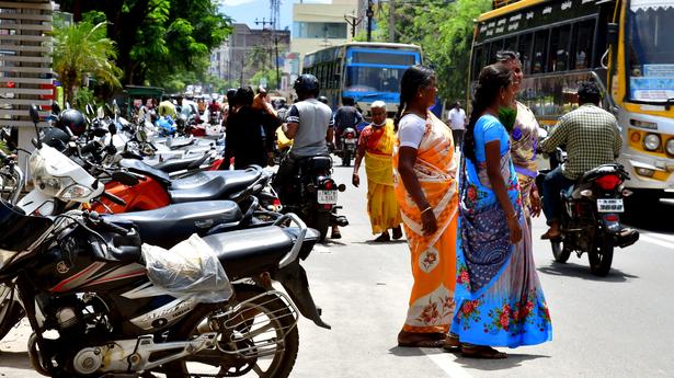 Lack of designated parking lots in Dindigul irk commuters