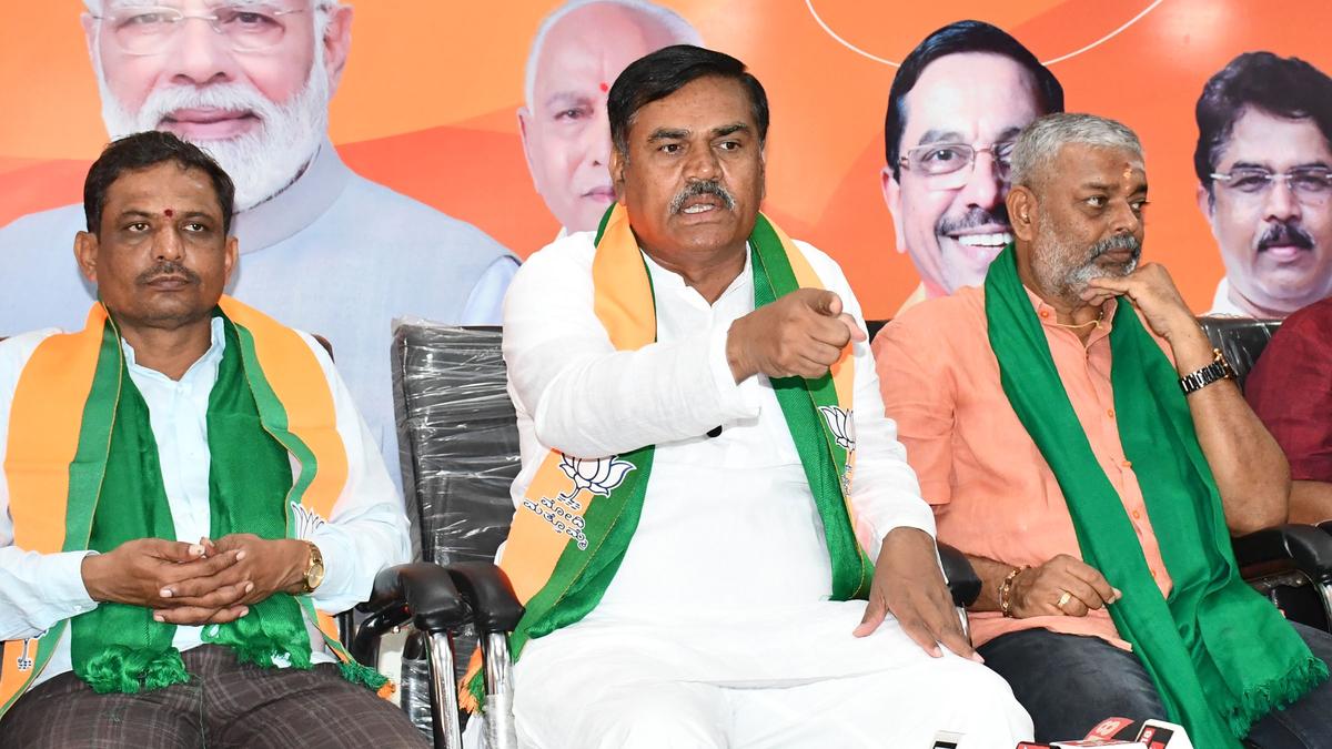Nadahalli says State govt. has failed to streamline urea distribution to farmers