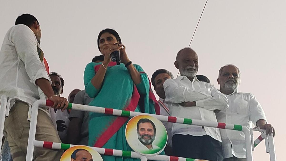 Sharmila exhorts people to vote out Chief Minister Jagan and save A.P. from a ‘dictator’