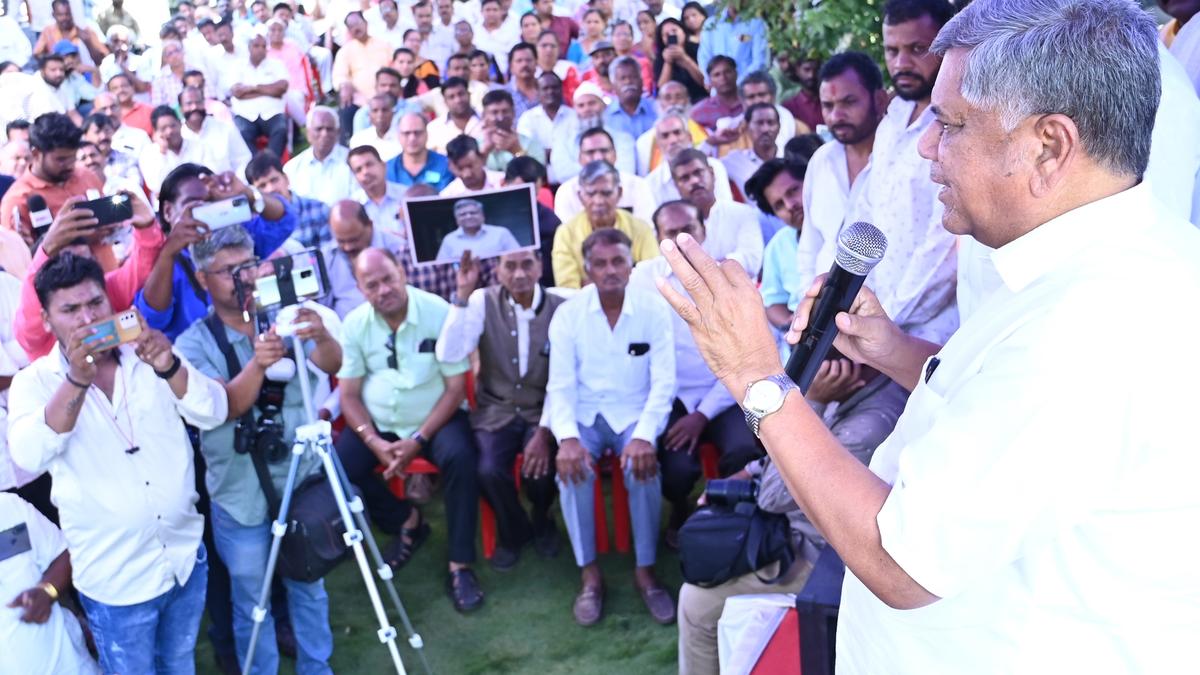 Jagadish Shettar resigns from Assembly membership, leaves for Bengaluru to quit BJP