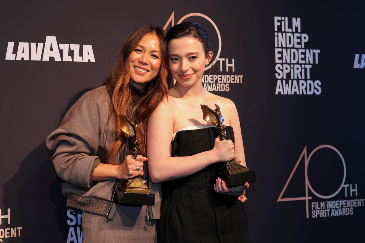 Mikey Madison poses with the Best Lead Performance award with Samantha Quan, winner of the Best Feature award for “Anora” during the 40th Film Independent Spirit Awards in Santa Monica, California, U.S., February 22, 2025.