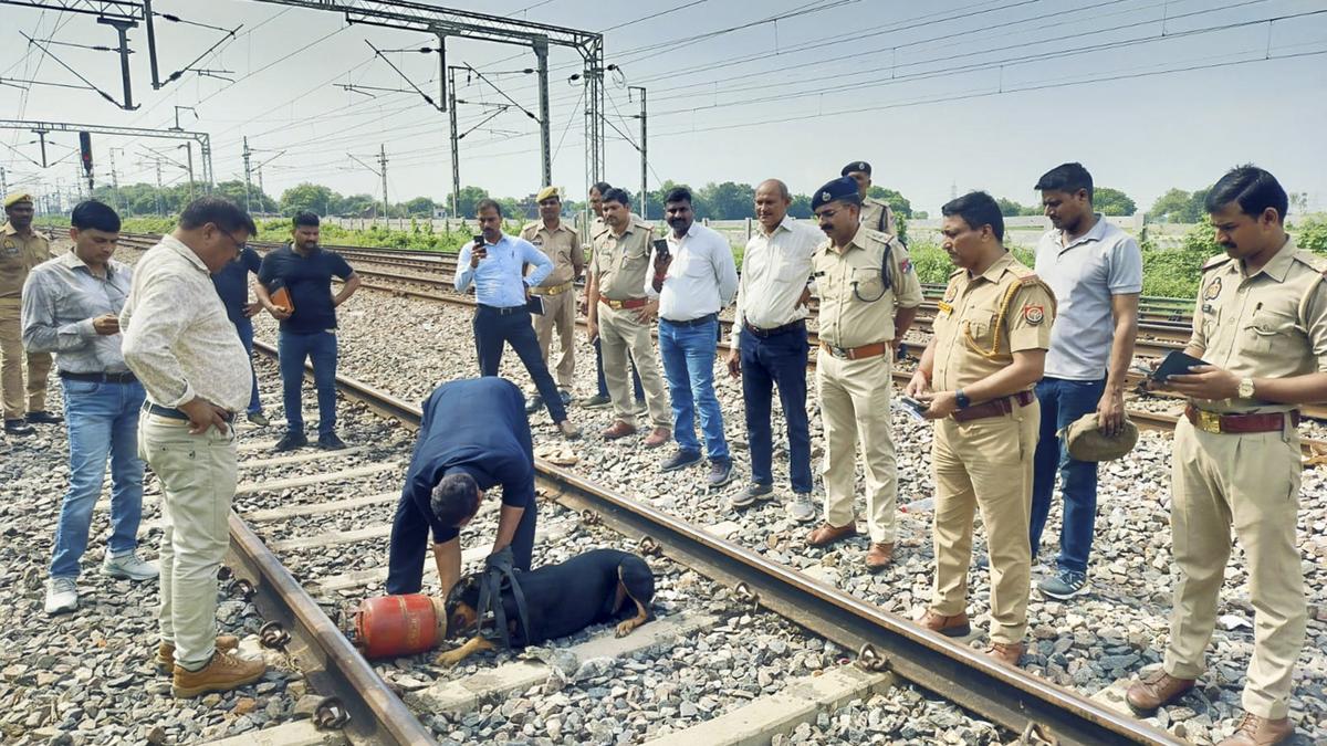 LPG cylinder found on railway track in Kanpur, major tragedy averted