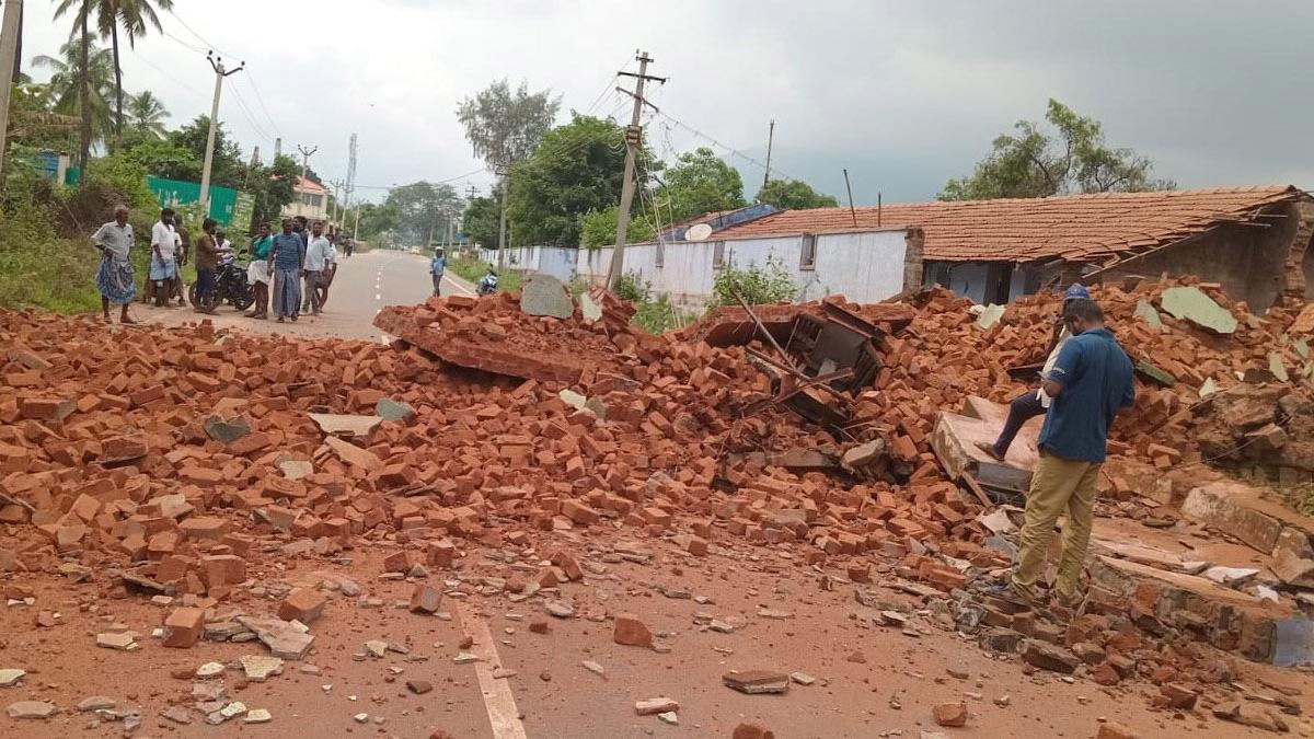 Chimney of defunct brick kiln chamber collapses onto road near Coimbatore