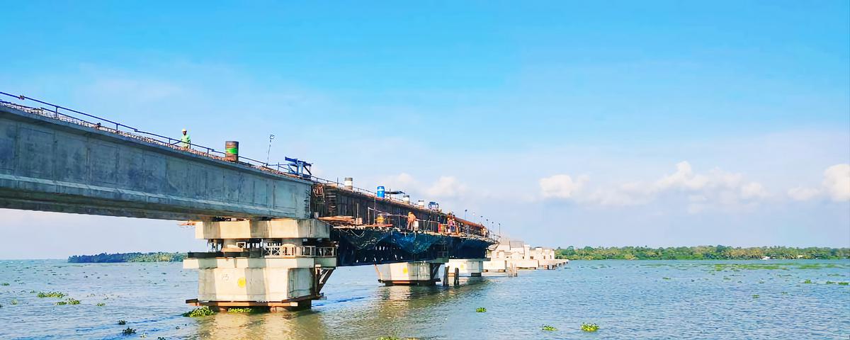 Bridge project across Vembanad Lake in Alappuzha makes steady progress