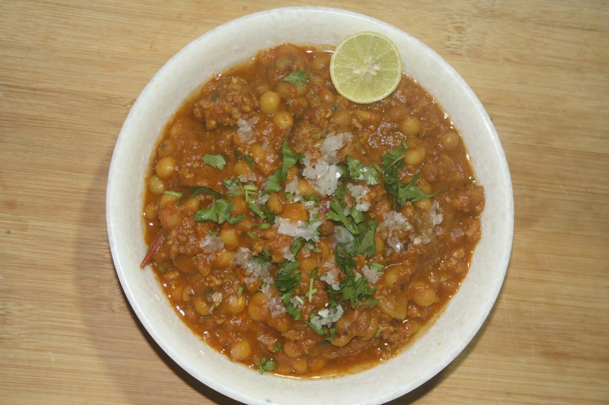 Mangsher ghughni with Bengali chai