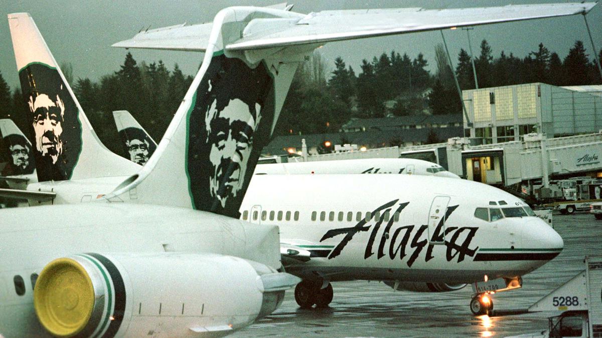 Alaska Airlines flight makes emergency landing in Oregon after