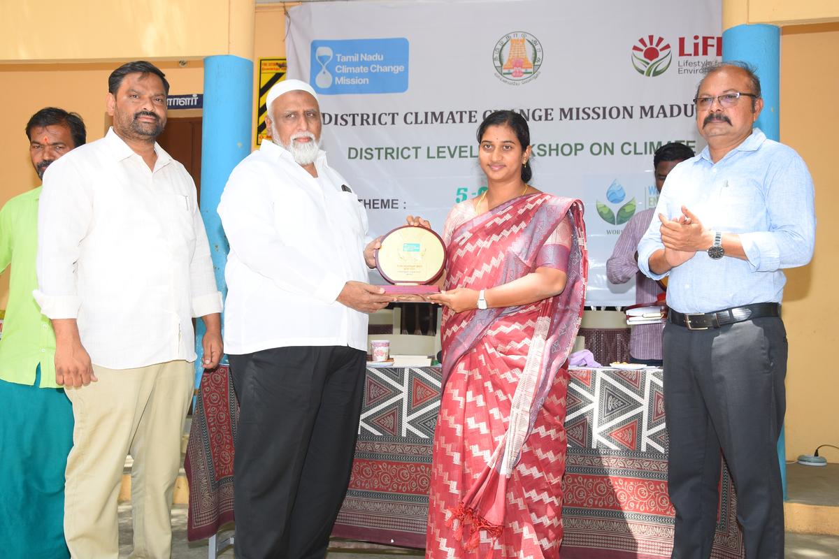 The T.N. Climate Change Mission presented the ‘Environmental Protector Award’ to the correspondent of Al-Ameen Higher Secondary School in K. Pudur. 