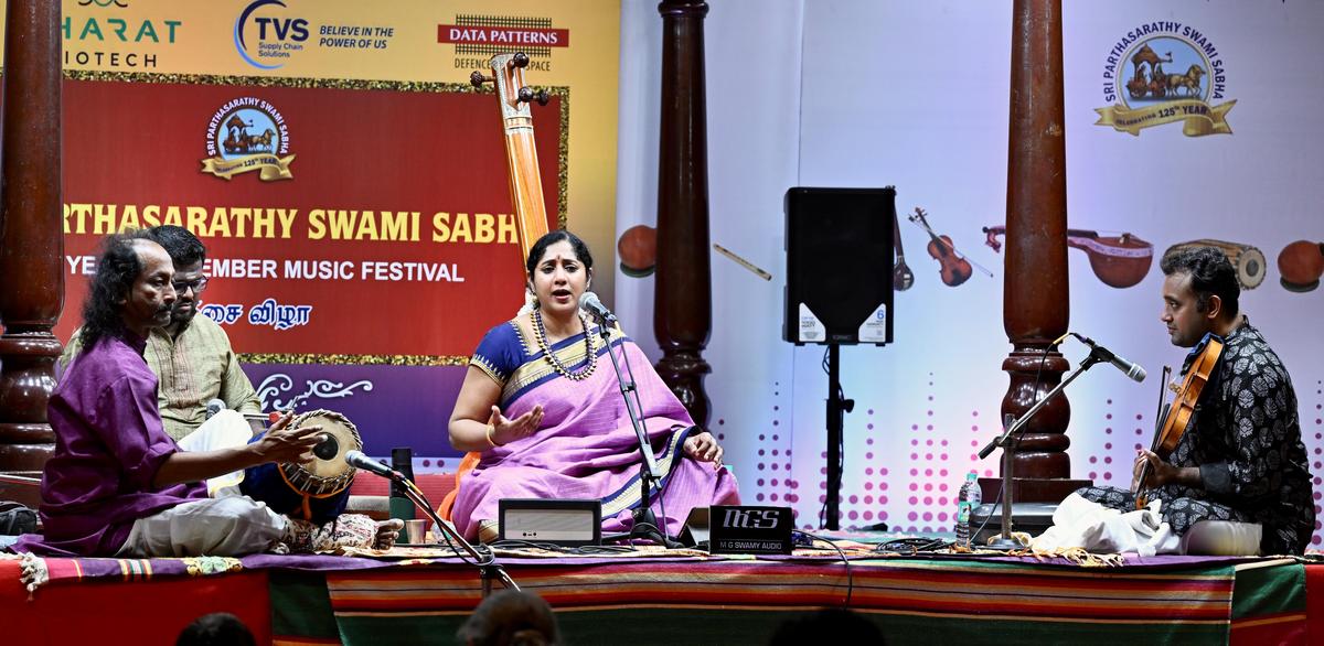 Nisha Rajagopalan with H.N. Bhaskar (violin), J. Vaidhyanathan (mridangam) and S. Sunil Kumar (kanjira).