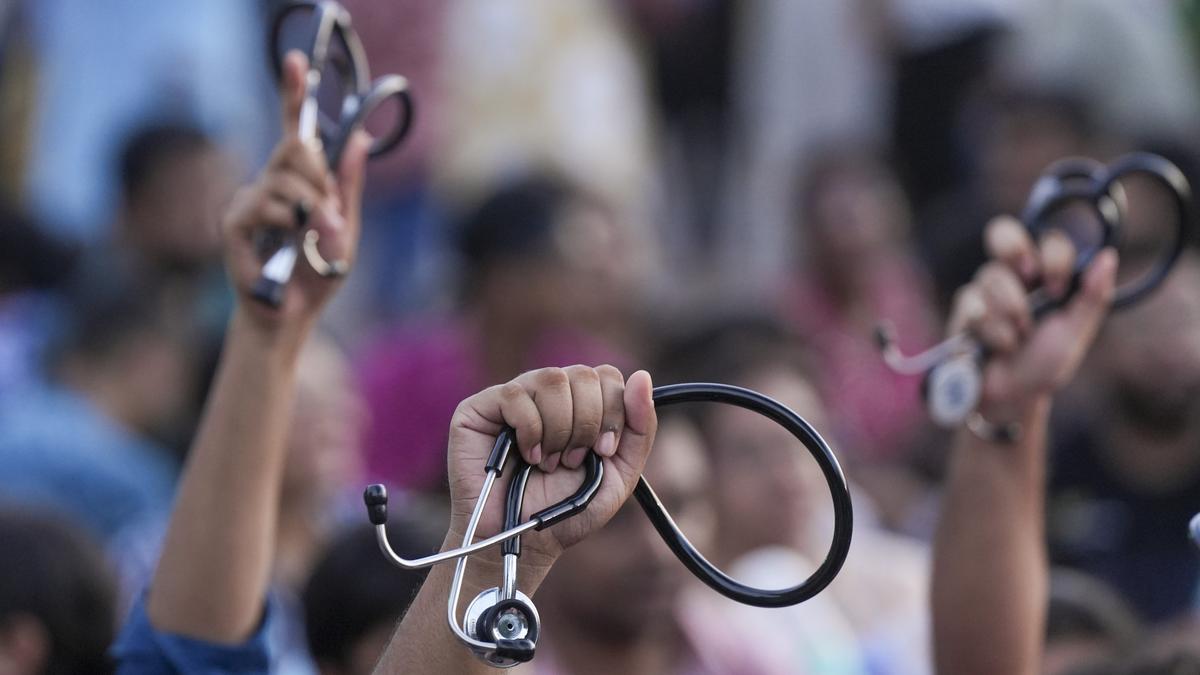 Junior doctors in Midnapore Medical College halt plans for complete cease work