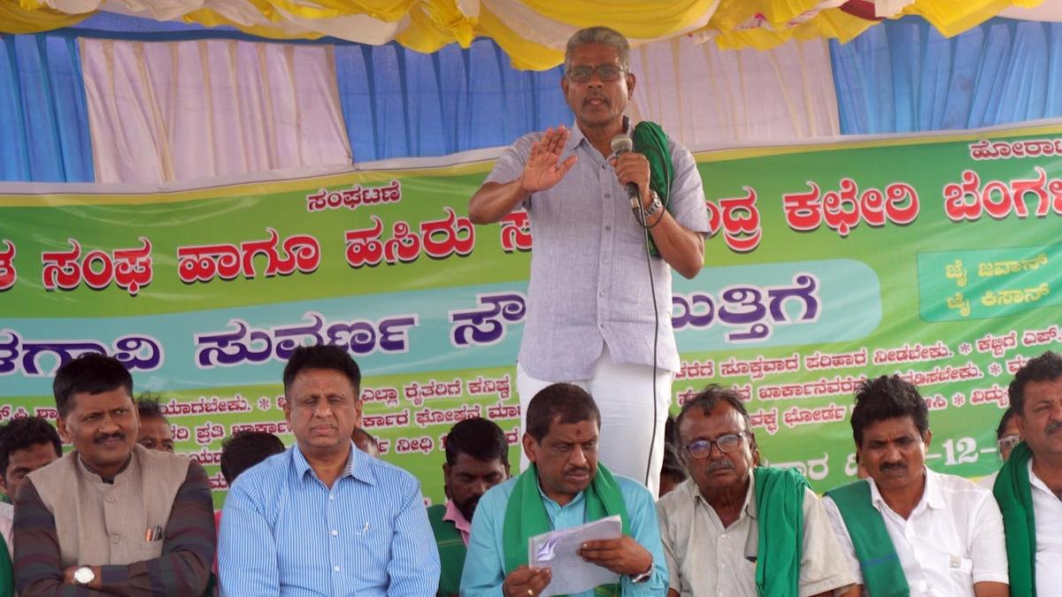 Farmers stage protest against farm policies of Central, State governments in Belagavi