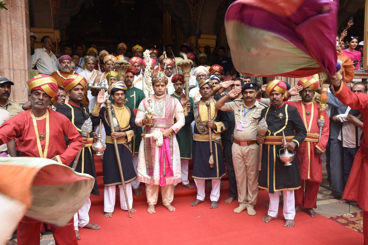 Religious rites, ceremonial traditions mark Wadiyars' Dasara - The Hindu