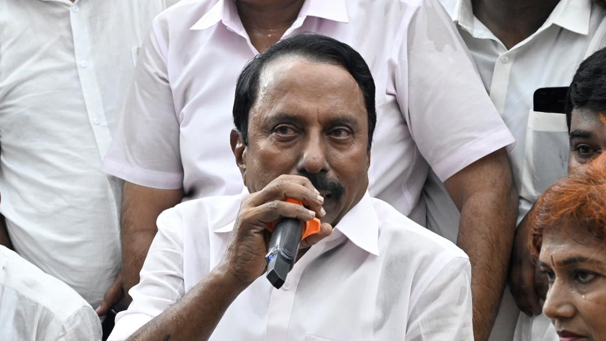 Will continue efforts to strengthen AIADMK, says Sengottaiyan after removal from key posts