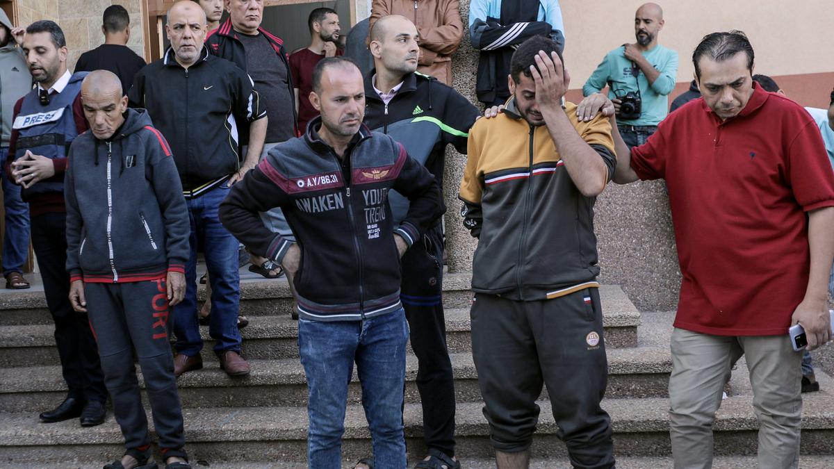 Shifa Hospital patients, staff and displaced leave the compound as Israel strikes targets in south