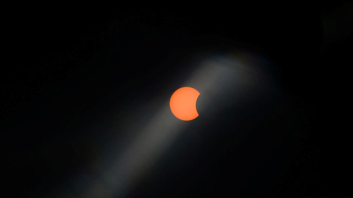 ‘Awesome‘ solar eclipse wows viewers in Australia, Indonesia