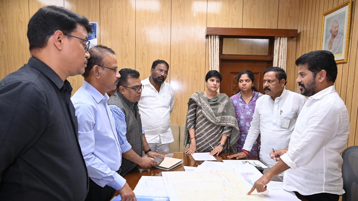 Telangana CM reviews Vikarabad-Krishna rail route  