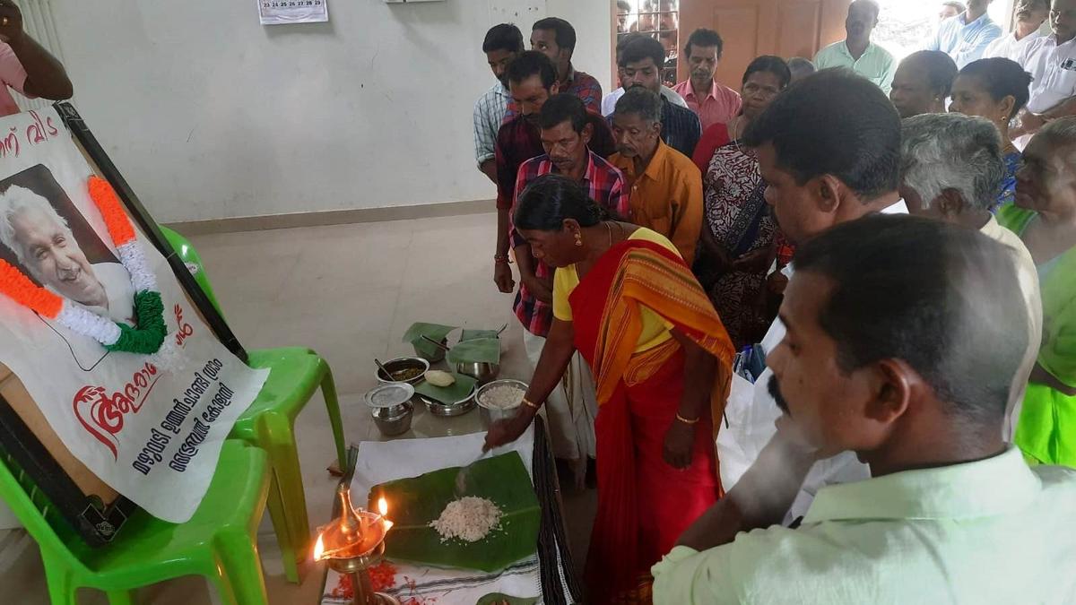 Tribespeople of Oommen Chandy Colony in Idukki conduct special rites for former CM