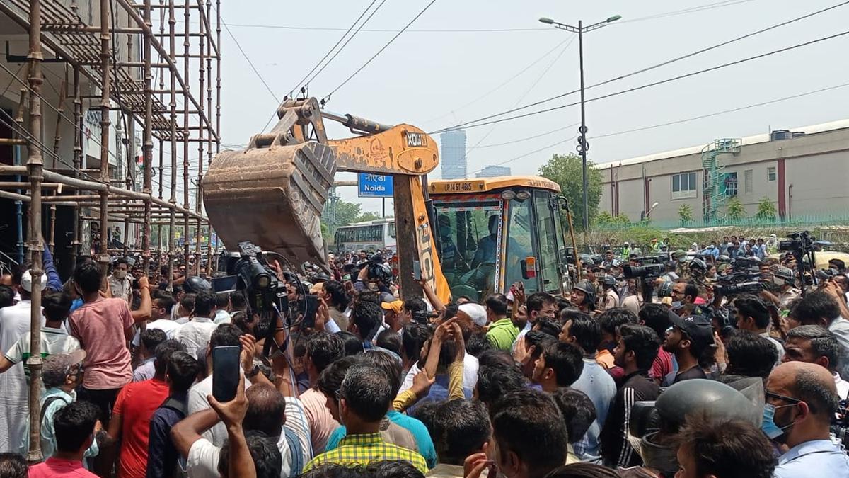 Locals protest as SDMC's anti-encroachment drive reaches Shaheen Bagh