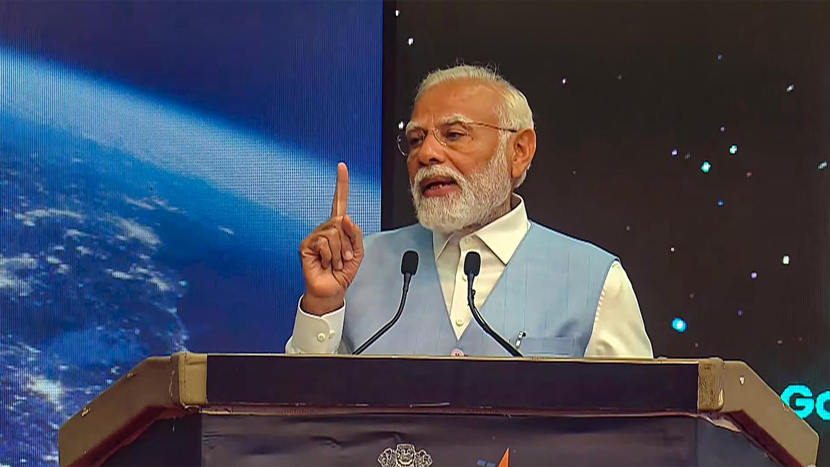 PM Modi claims that Congress and Communists are close allies in national politics but pretend to be enemies in Kerala PM Modi claims that Congress and Communists are close allies in national politics but pretend to be enemies in Kerala