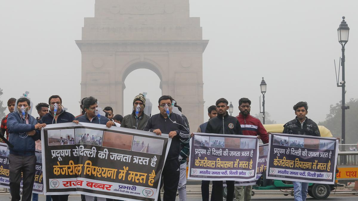 Delhi BJP holds protests against AAP govt over air pollution