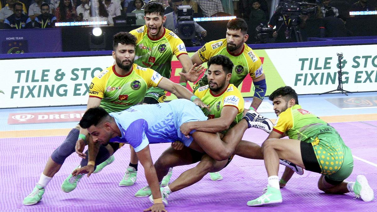 Raiding trio of Devank, Ayan and Sandeep help Patna Pirates rout Bengal Warriorz 52-31