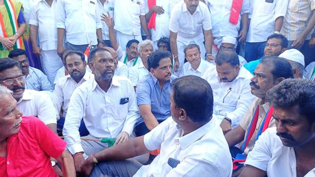 MPs lead protest at Sivakasi railway station