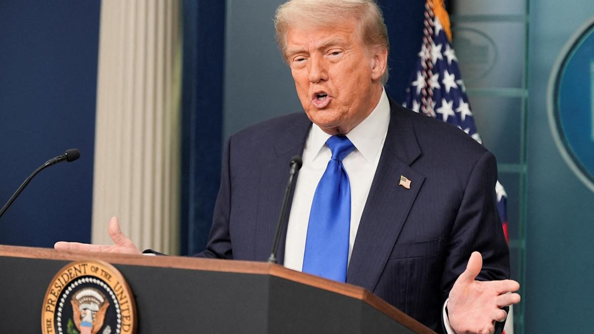 https://th-i.thgim.com/public/incoming/wgptko/article70102446.ece/alternates/LANDSCAPE_1200/2025-09-27T010402Z_599526362_RC25BFACIQLM_RTRMADP_3_USA-TRUMP-MIGRATION-BIRTHRIGHT.JPG