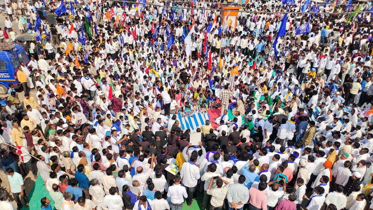 Shahapur bandh receives good response