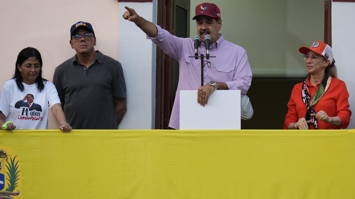 Maduro says mobilizing millions of militia after US 'threats'