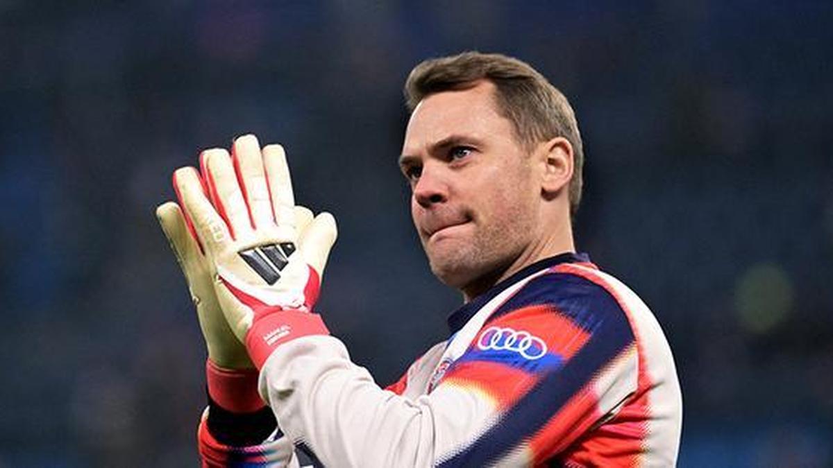 Kiper Bayern Munich Manuel Neuer absen beberapa minggu karena cedera betis