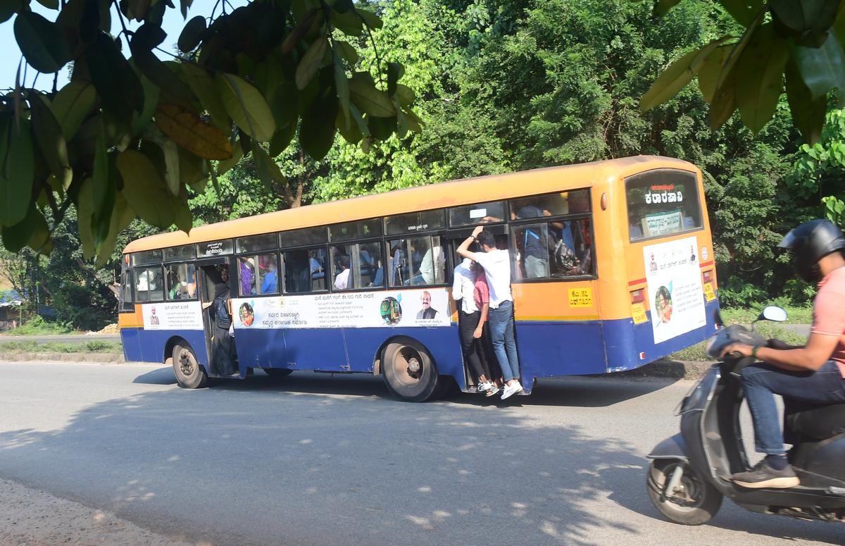 Regular commuters struggle to get into KSRTC buses from places adjoining Mangaluru