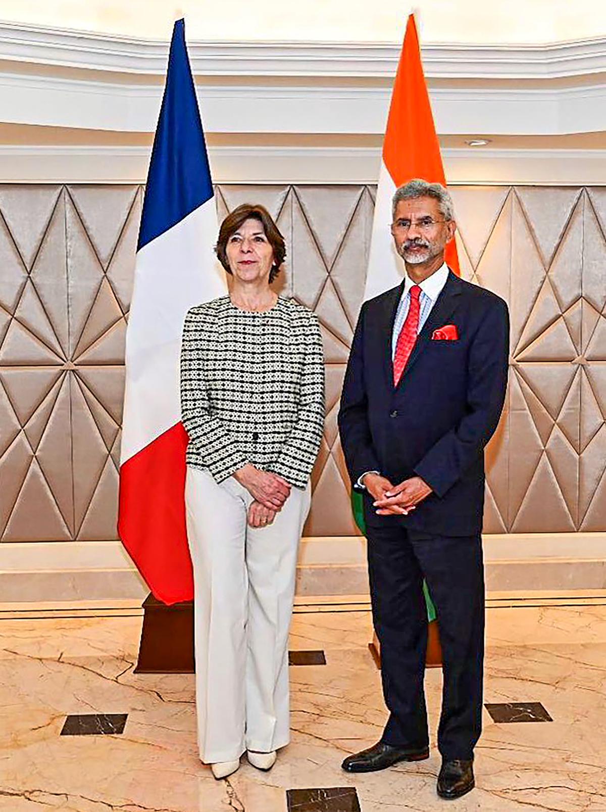 Le ministre français des Affaires étrangères inaugure un réseau de résidences d’artistes en Inde