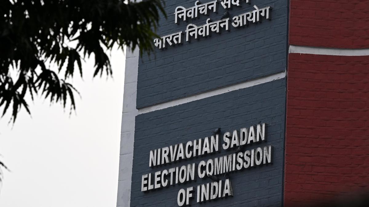 EC appoints 5 nodal officers for EVM first-level checking ahead of 2026 Bengal Assembly polls