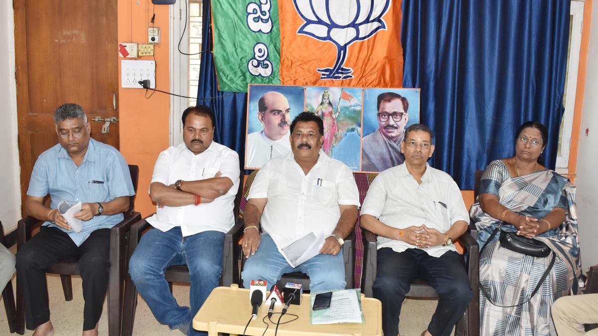 ‘Congress is offering up to ₹50 lakh to lure BJP councillors in Hubballi-Dharwad corporation’