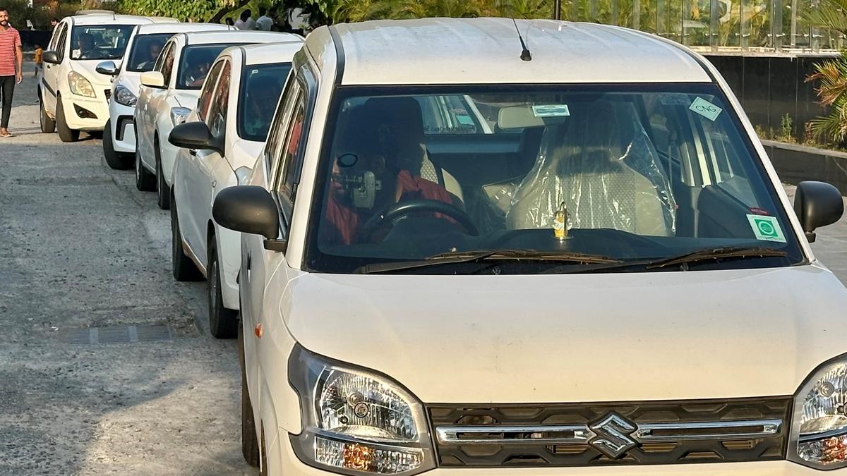 Transport aggregator apps face flak as drivers demand users pay over the fare