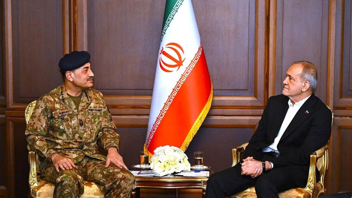 Pakistan Army chief Asim Munir visits Tehran to advance US‑Iran talks; Trump praises Munir and PM Shehbaz