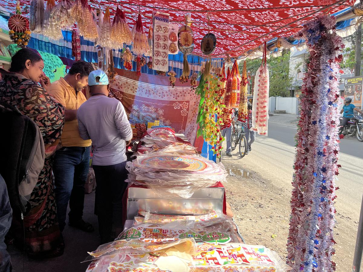 Geïmproviseerde Deepavali-markt in Mundamveli 
